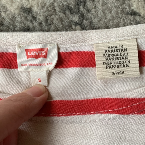 100% Cotton Red and White Striped Levi’s Shirt - Picture 2 of 4